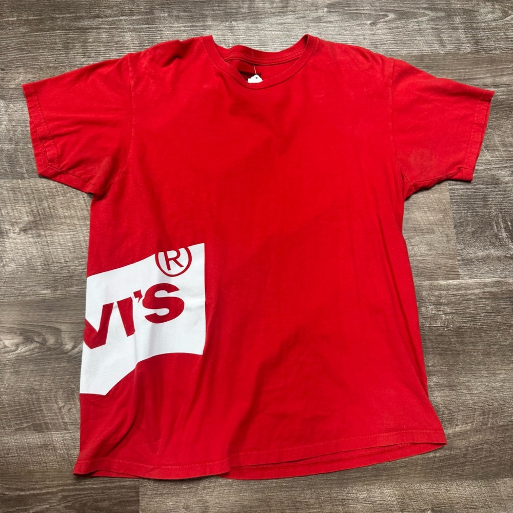 Levi’s Red Short Sleeve Shirt Size Large